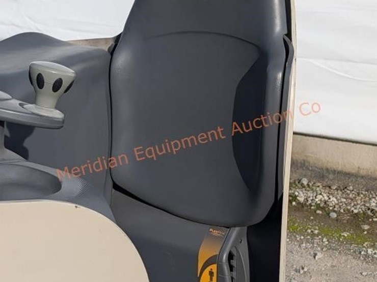 crown-rc5535-35-stand-up-forklift-image-37