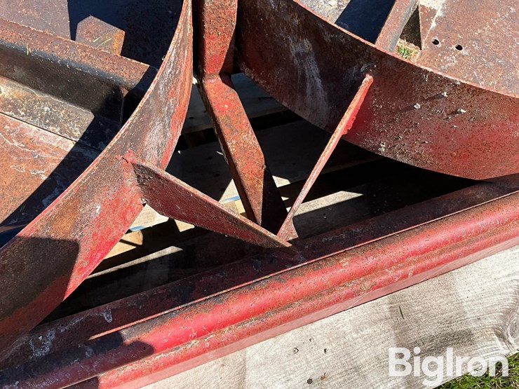 spread-all-litter/spinner-deck-manure-spreader-attachment-image-14