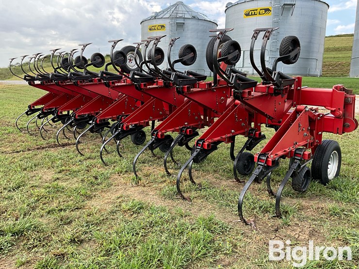 case-1820-16r30”-3-pt-row-crop-cultivator-image-5