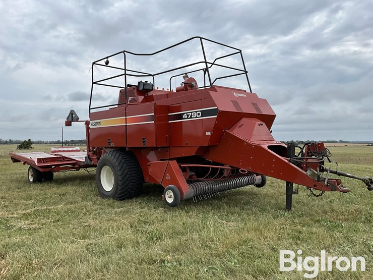 hesston-4790-big-square-baler-w/accumulator-image-3