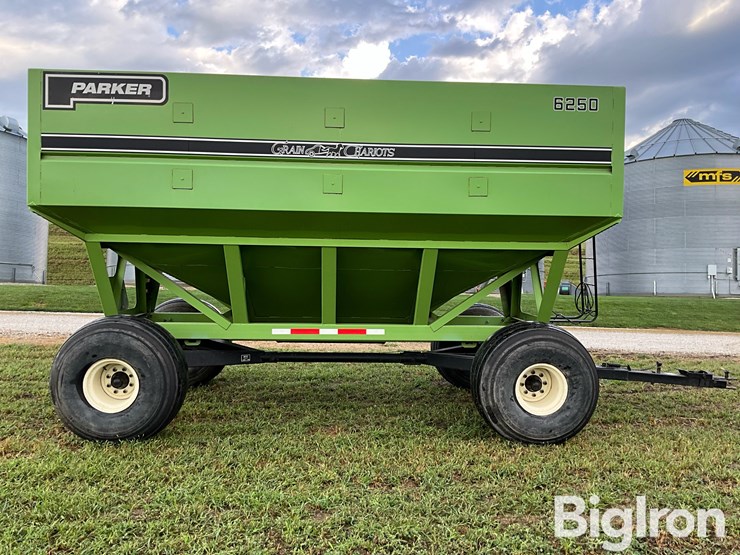 parker-6250-“grain-chariot”-gravity-wagon-image-4