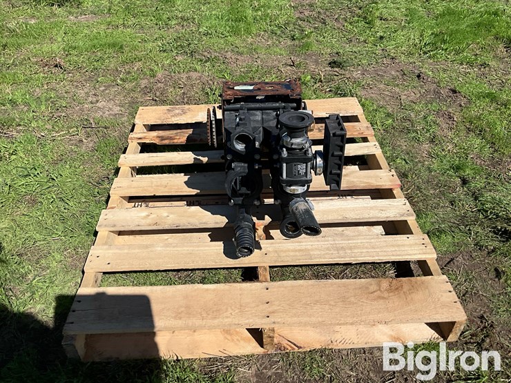 demco-lil’-thumper-double-fertilizer-piston-pump-image-2
