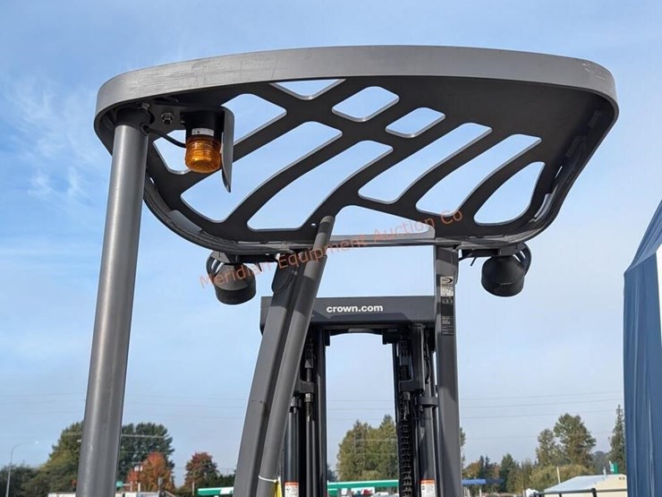 crown-rc5535-35-stand-up-forklift-image-36