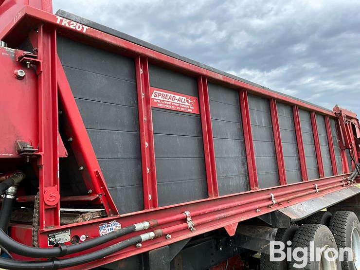 2000-sterling-l9500-t/a-manure-spreader-truck-w/spread-all-box-image-17