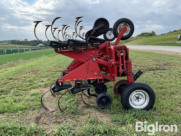 case-1820-16r30”-3-pt-row-crop-cultivator-image-4