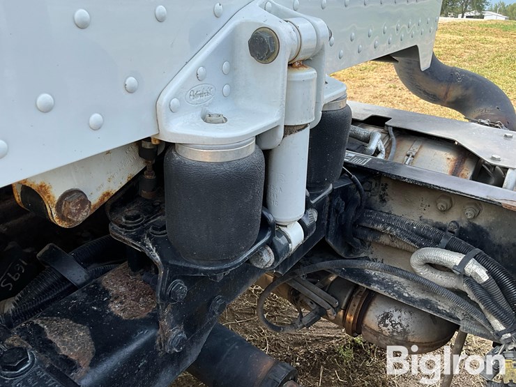 2014-peterbilt-384-t/a-truck-tractor-image-11