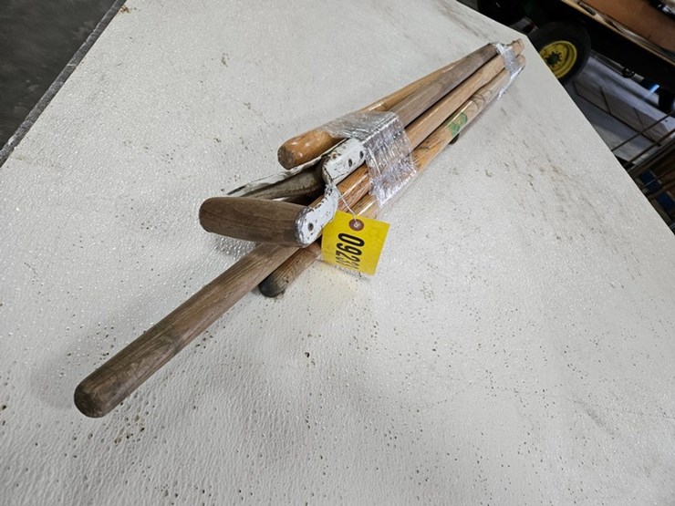#9233-•-bundle-of-wood-shovel-and-broom-handles-image-3