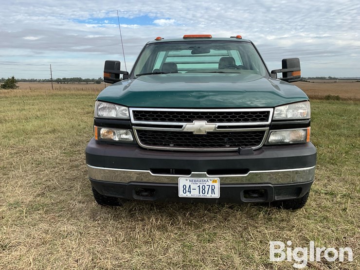 2006-chevrolet-silverado-2500hd-4x4-diesel-pickup-w/flatbed-image-2