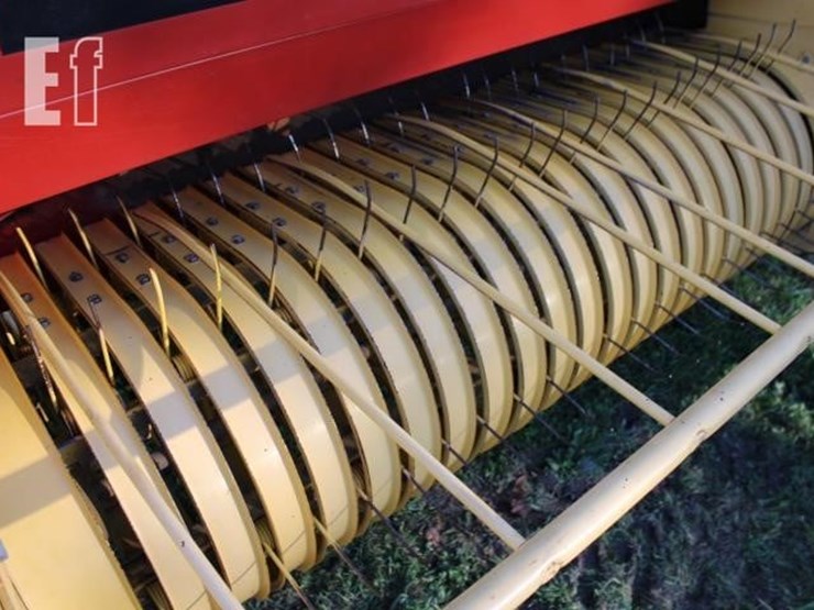 new-holland-570-image-5