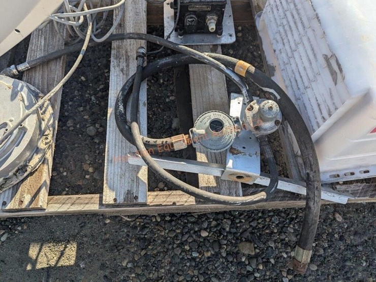 crate-assorted-rv-parts-and-supplies-image-9