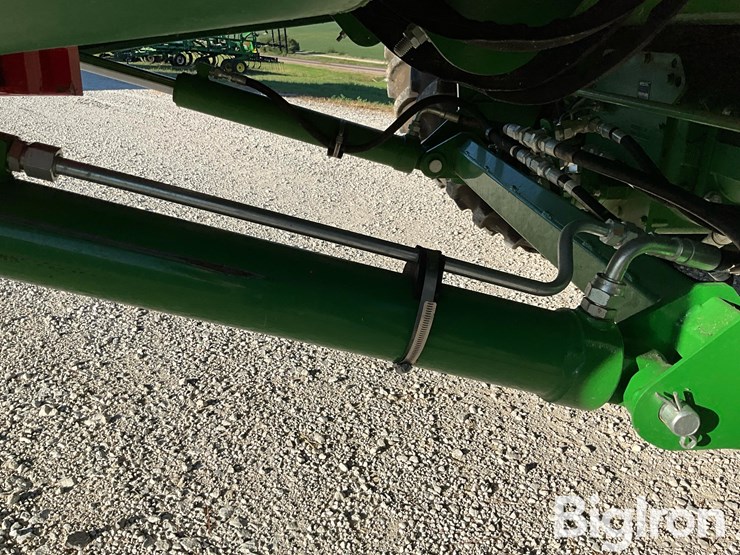 2020-john-deere-s760-2wd-combine-image-14