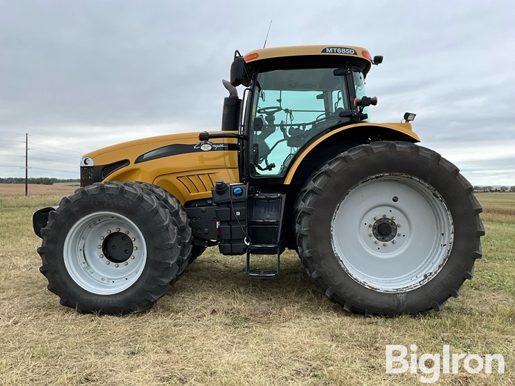 2013-challenger-mt685d-mfwd-tractor-image-8