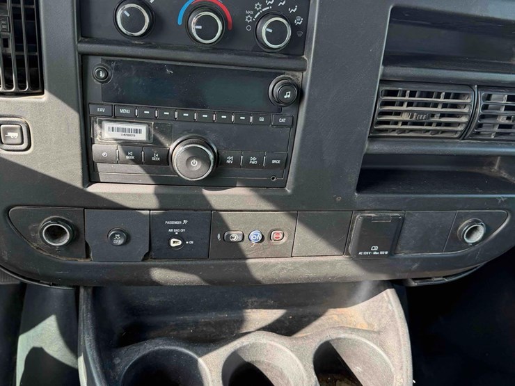 2019-chevrolet-cutaway-van-image-16