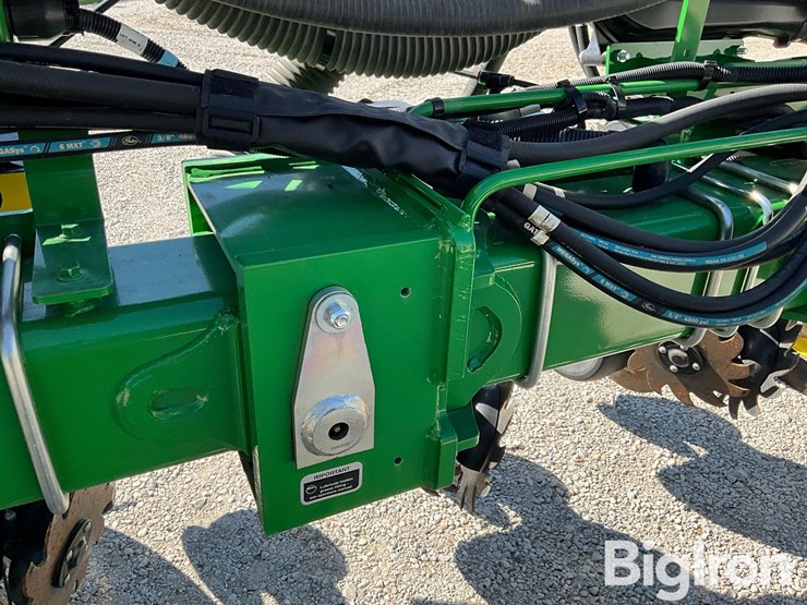 2022-john-deere-1775nt-maxemerge-5-ccs-16r30”-planter-image-17