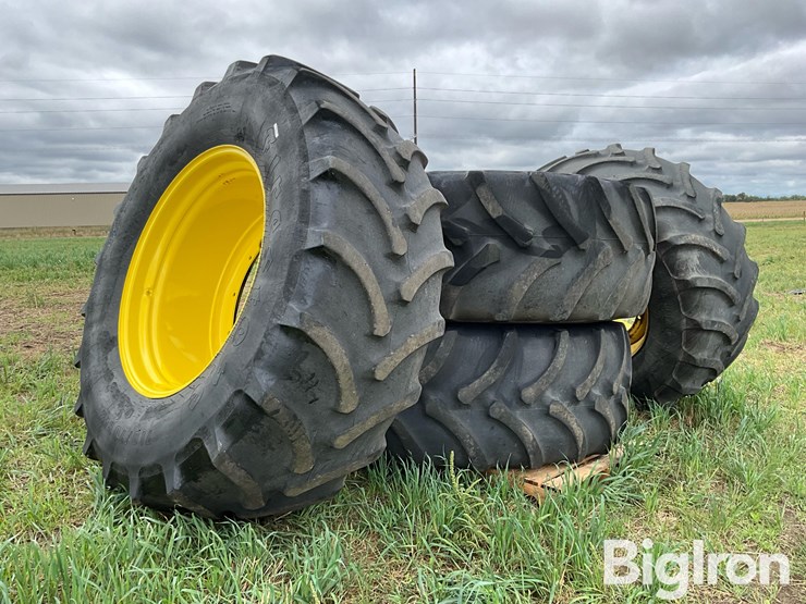 firestone-710/70r42-sprayer-flotation-tires-on-jd/titan-rims-image-7