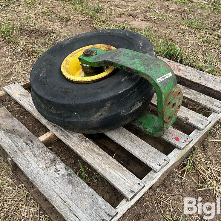 John Deere 2-Cyl Tractor Single Front Wheel Assembly