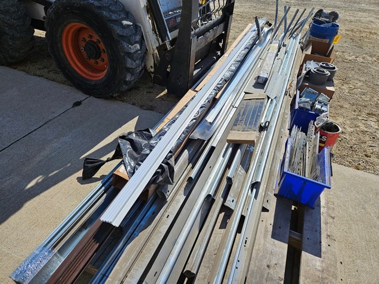 #9242-•-pallet-of-garage-door-parts-image-8