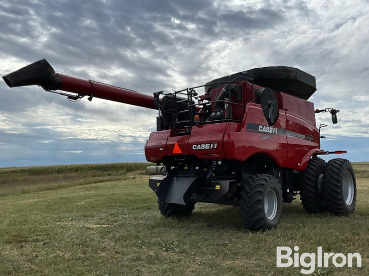2013-case-8230-afs-2wd-combine-image-5