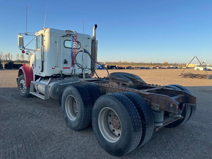 1996-freightliner-day-cab-image-7