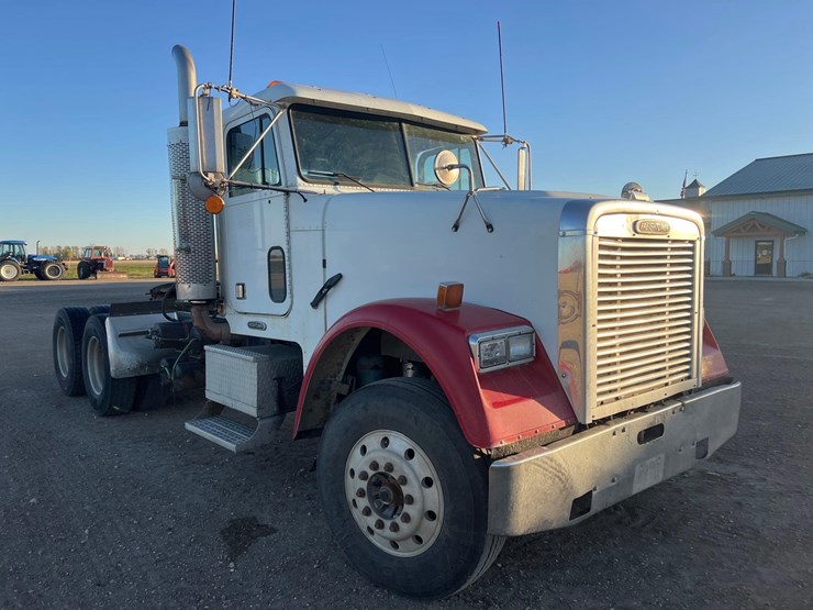 1996-freightliner-day-cab-image-3