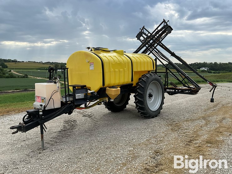 b&b-60’-1000-gal-pull-type-sprayer-image-1