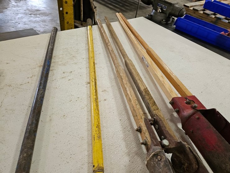 #9224-•-rack-of-assorted-yard-tools-image-10