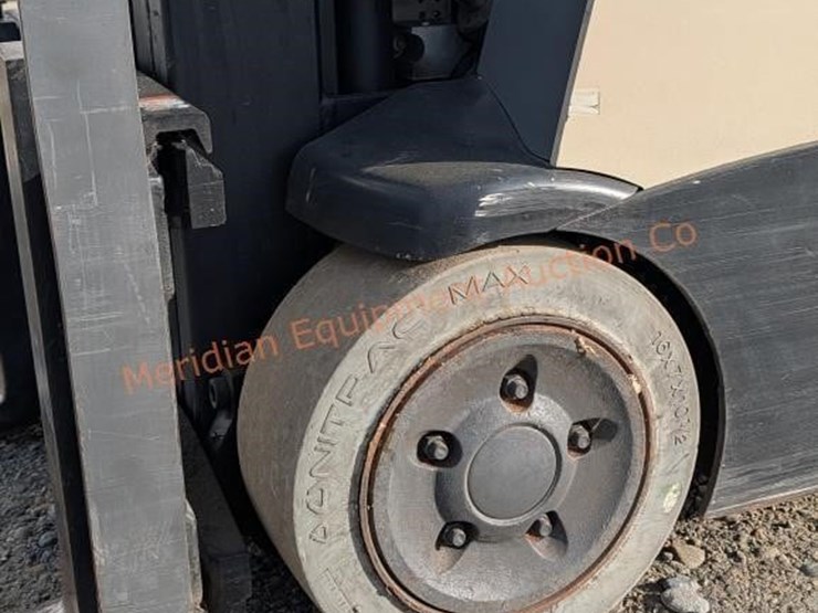 crown-rc5535-35-stand-up-forklift-image-31