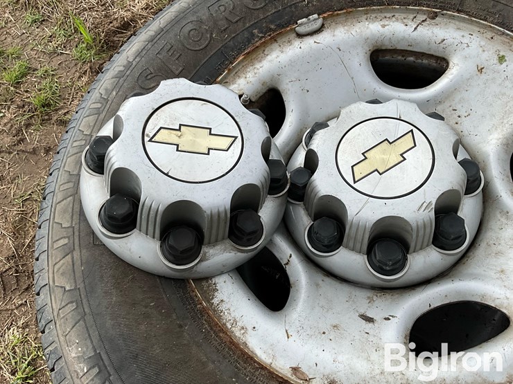 chevrolet-16”-pickup-tires-on-rims-image-10