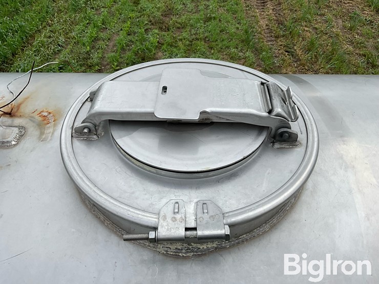 progress-1600-gal-stainless-steel-fertilizer-nurse-tank-on-truck-body-image-13