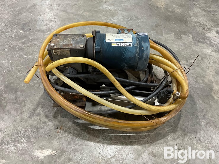 john-blue-21630-100gph-chemigation-pump-image-2
