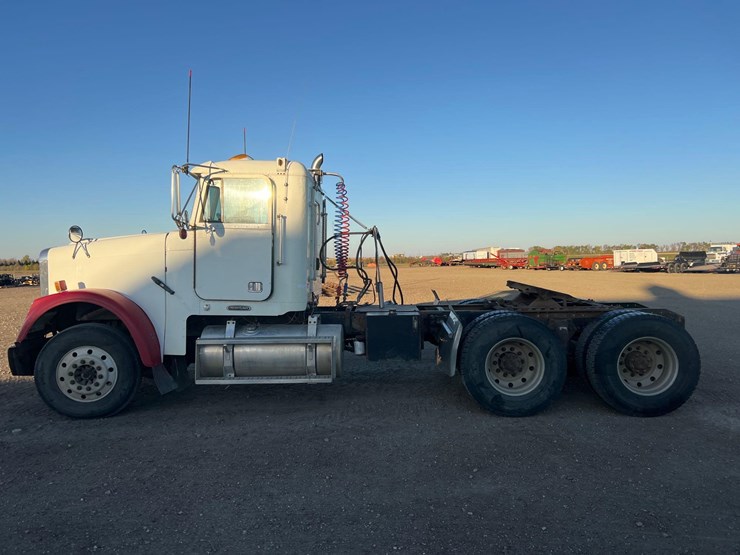 1996-freightliner-day-cab-image-8