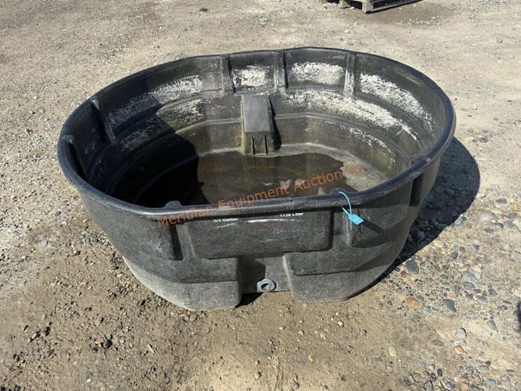 rubbermaid-300-gallon-stock-tank-image-3