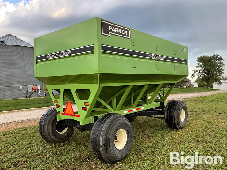 parker-6250-“grain-chariot”-gravity-wagon-image-5