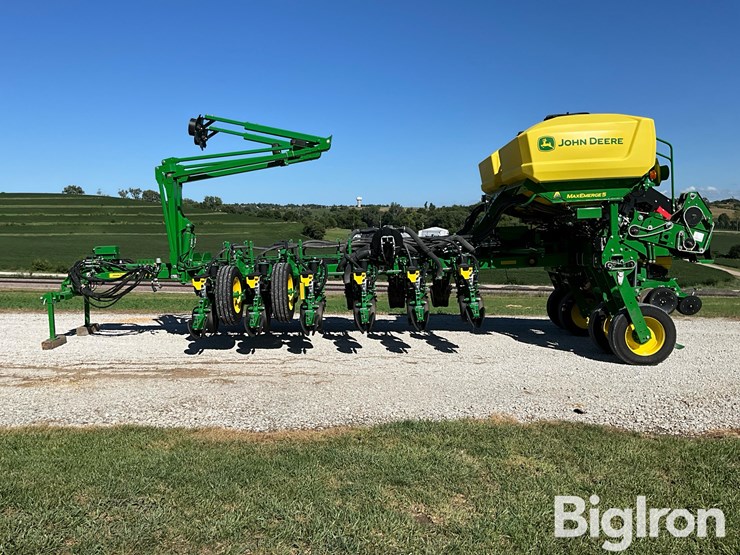 2022-john-deere-1775nt-maxemerge-5-ccs-16r30”-planter-image-8