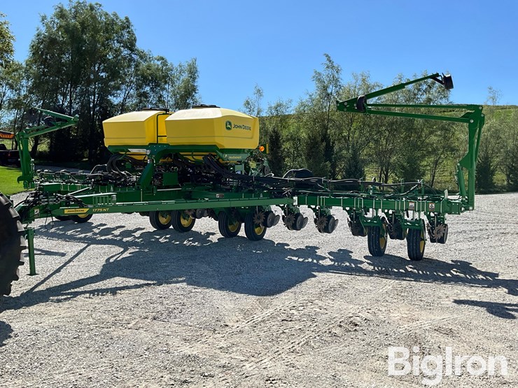 2022-john-deere-1775nt-maxemerge-5-ccs-16r30”-planter-image-9