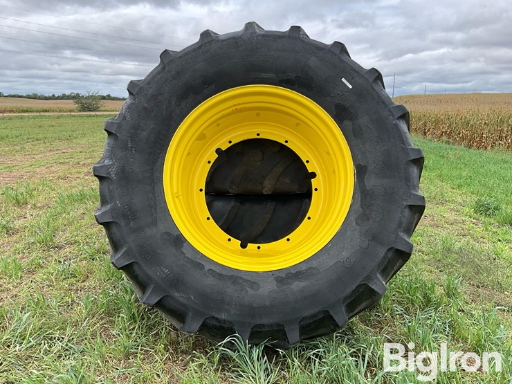 firestone-710/70r42-sprayer-flotation-tires-on-jd/titan-rims-image-8