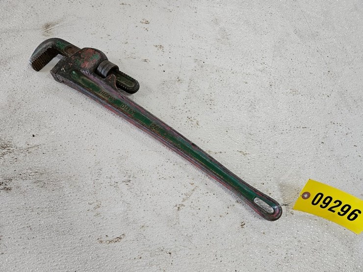#9296-•-24"-pipe-wrench-image-1