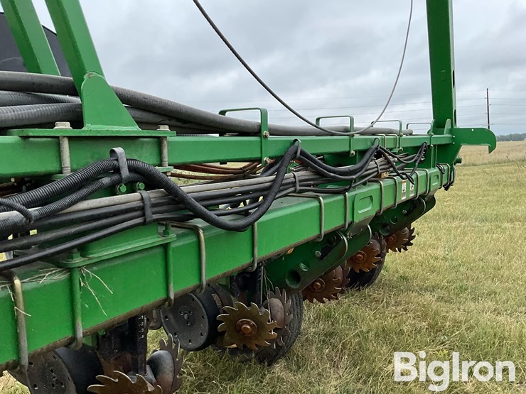 2006-john-deere-1770nt-ccs-24r30”-pull-type-planter-w/fertilizer-image-19
