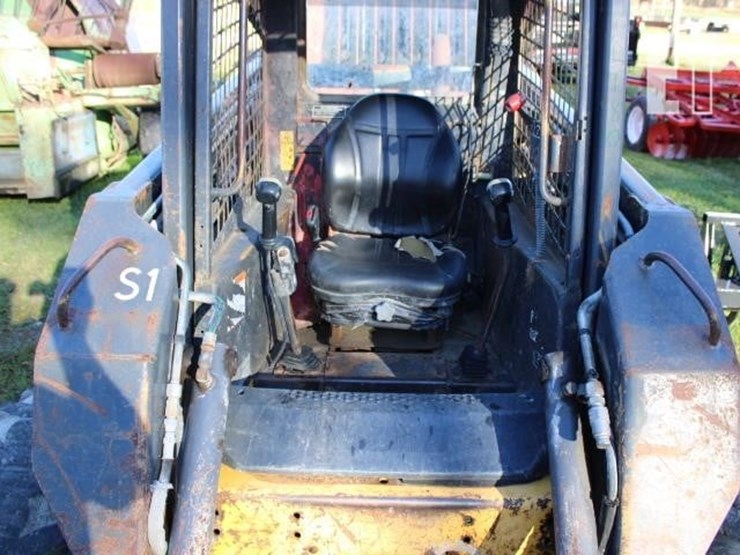 new-holland-l180-image-4