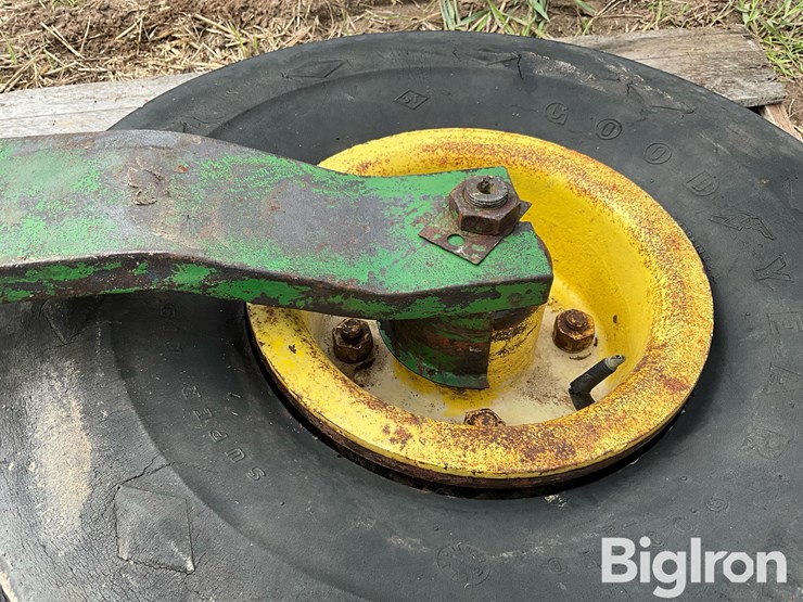 john-deere-2-cyl-tractor-single-front-wheel-assembly-image-11