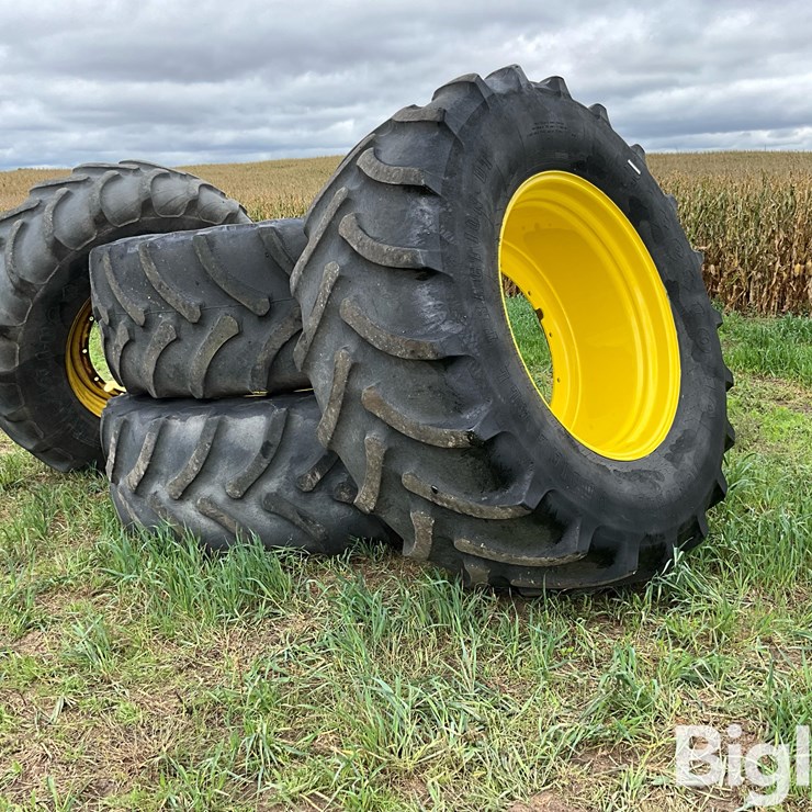 Firestone 710/70R42 Sprayer Flotation Tires On JD/Titan Rims