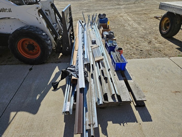 #9242-•-pallet-of-garage-door-parts-image-5