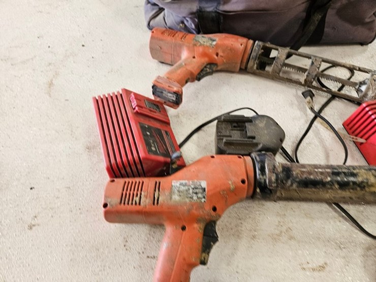 #9239-•-milwaukee-14.4v-cordless-caulk-guns-image-7