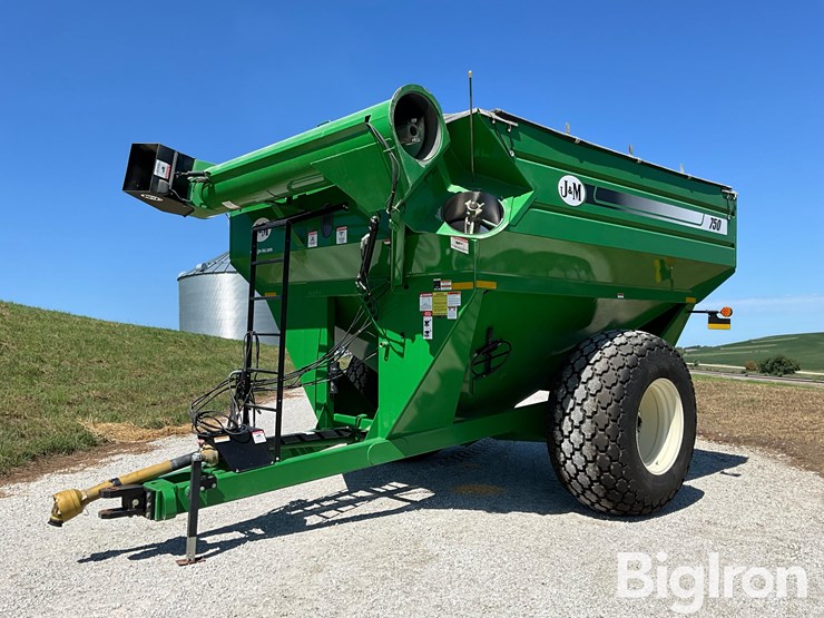 2014-j&m-750-18-grain-cart-image-1