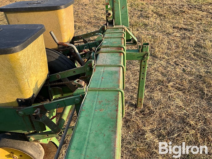 john-deere-7100-6r30”-3-pt-planter-image-18