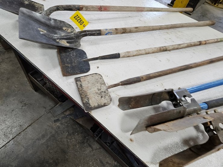 #9222-•-rack-of-assorted-yard-tools-image-3