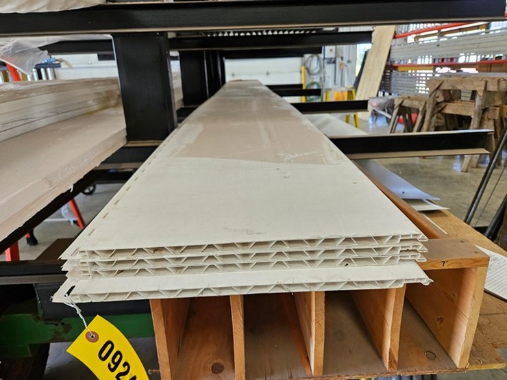 #9245-•-(4)-16"x16'-truss-core-panels-image-2
