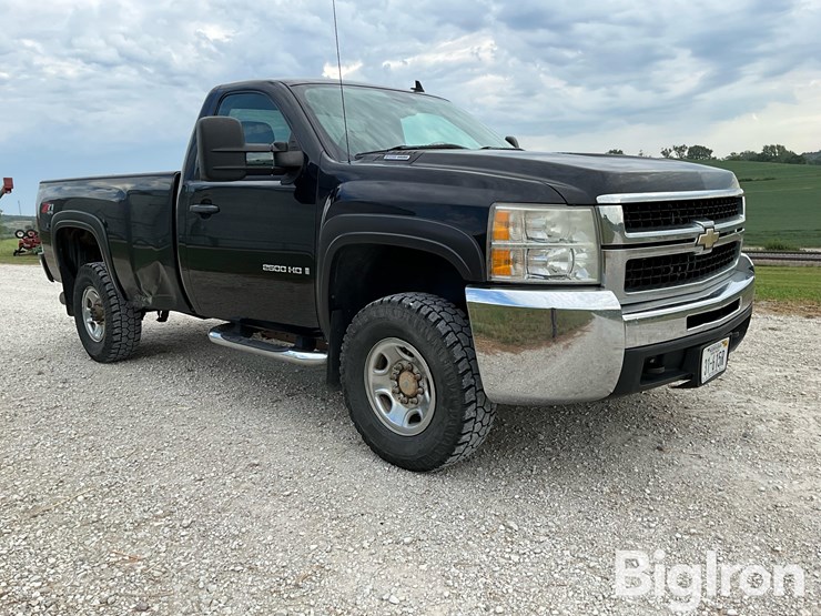 2008-chevrolet-silverado-2500hd-4x4-diesel-pickup-image-3