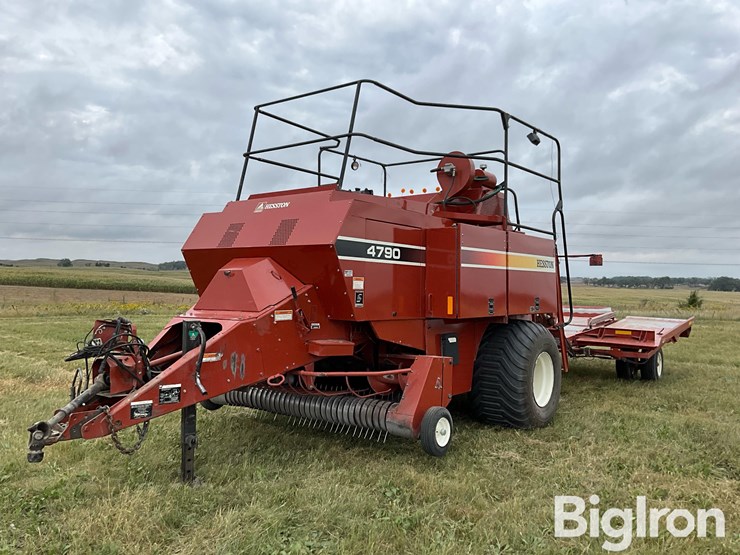 hesston-4790-big-square-baler-w/accumulator-image-1