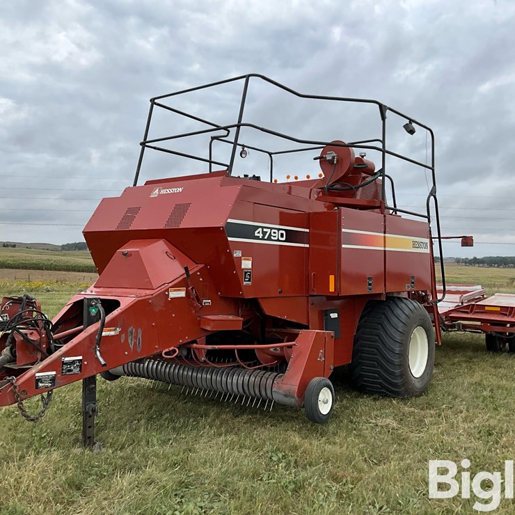 Hesston 4790 Big Square Baler W/Accumulator